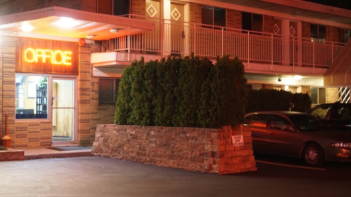 Edgewood Motel, Motel in New Cassel