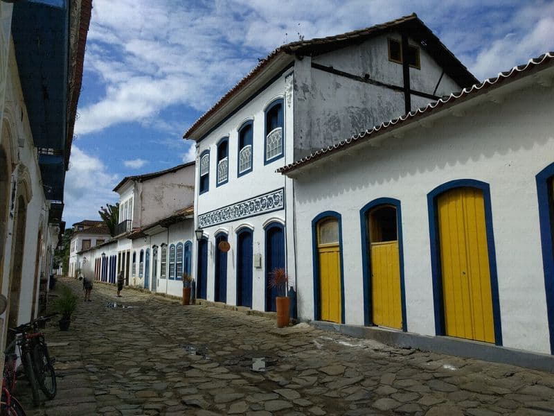 Street view near Sandi, Paraty