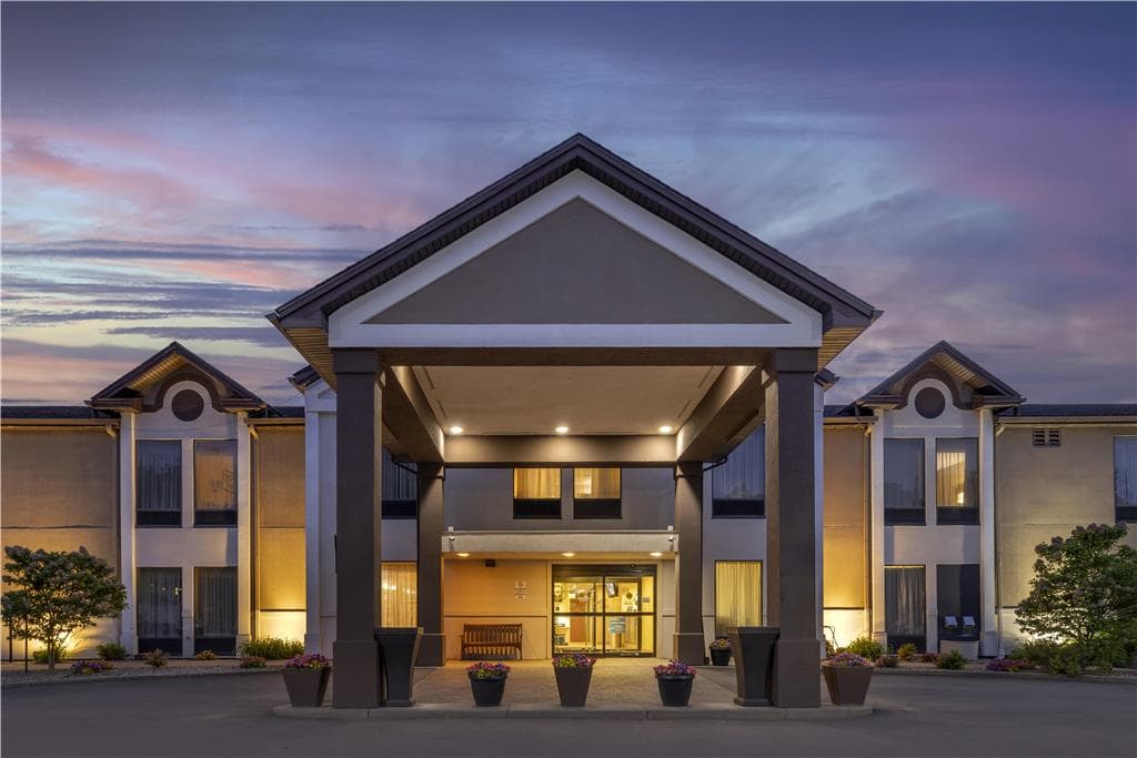 Best Western Plus University Inn, Hotel in Saint Bonaventure