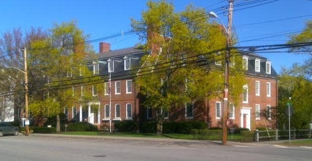 Exeter Inn (via Wikimedia Commons, CC0)