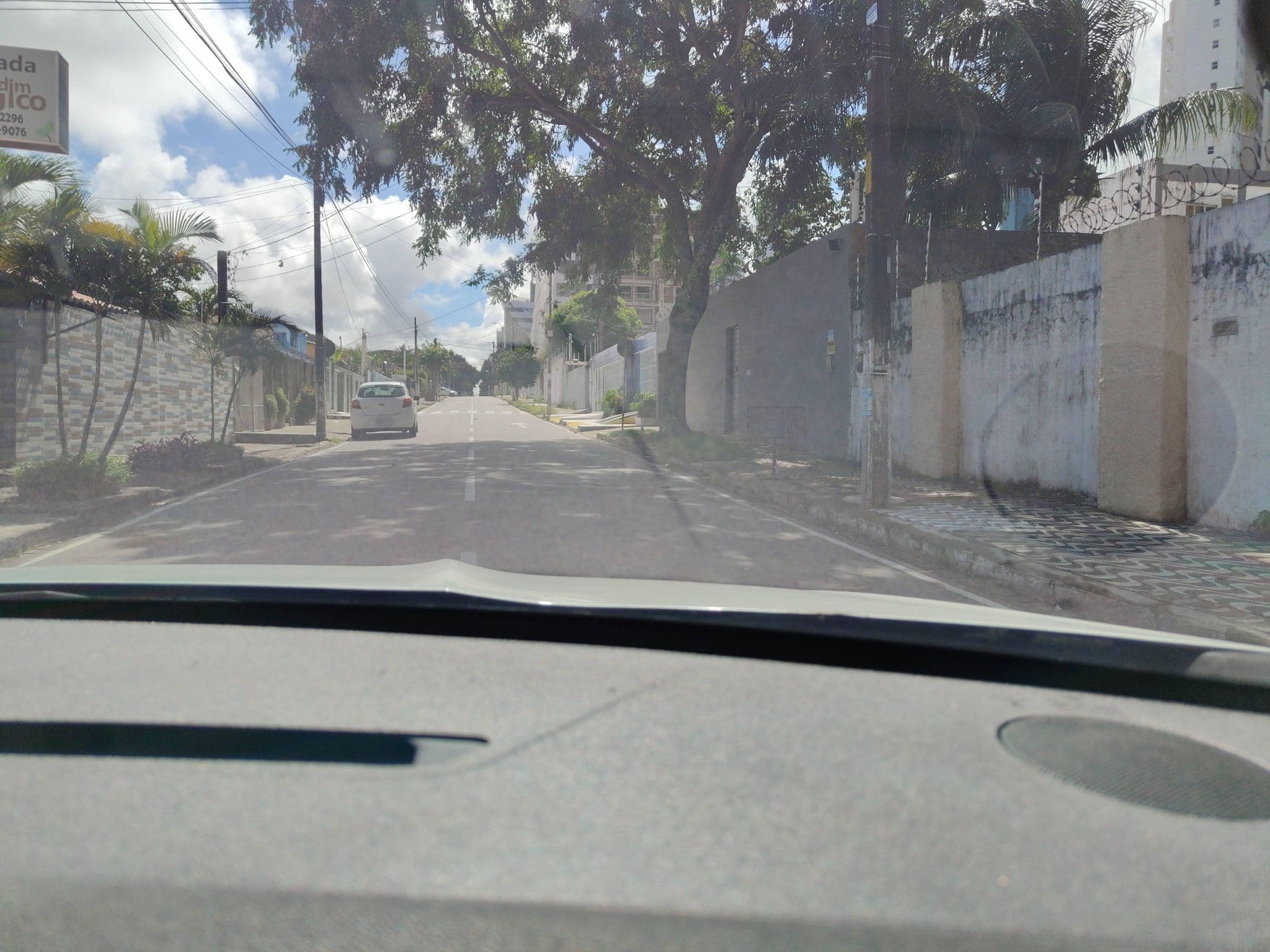 Street view near Pousada Jardim das Flores, Natal — © fredporto (CC BY-SA · Mapillary)