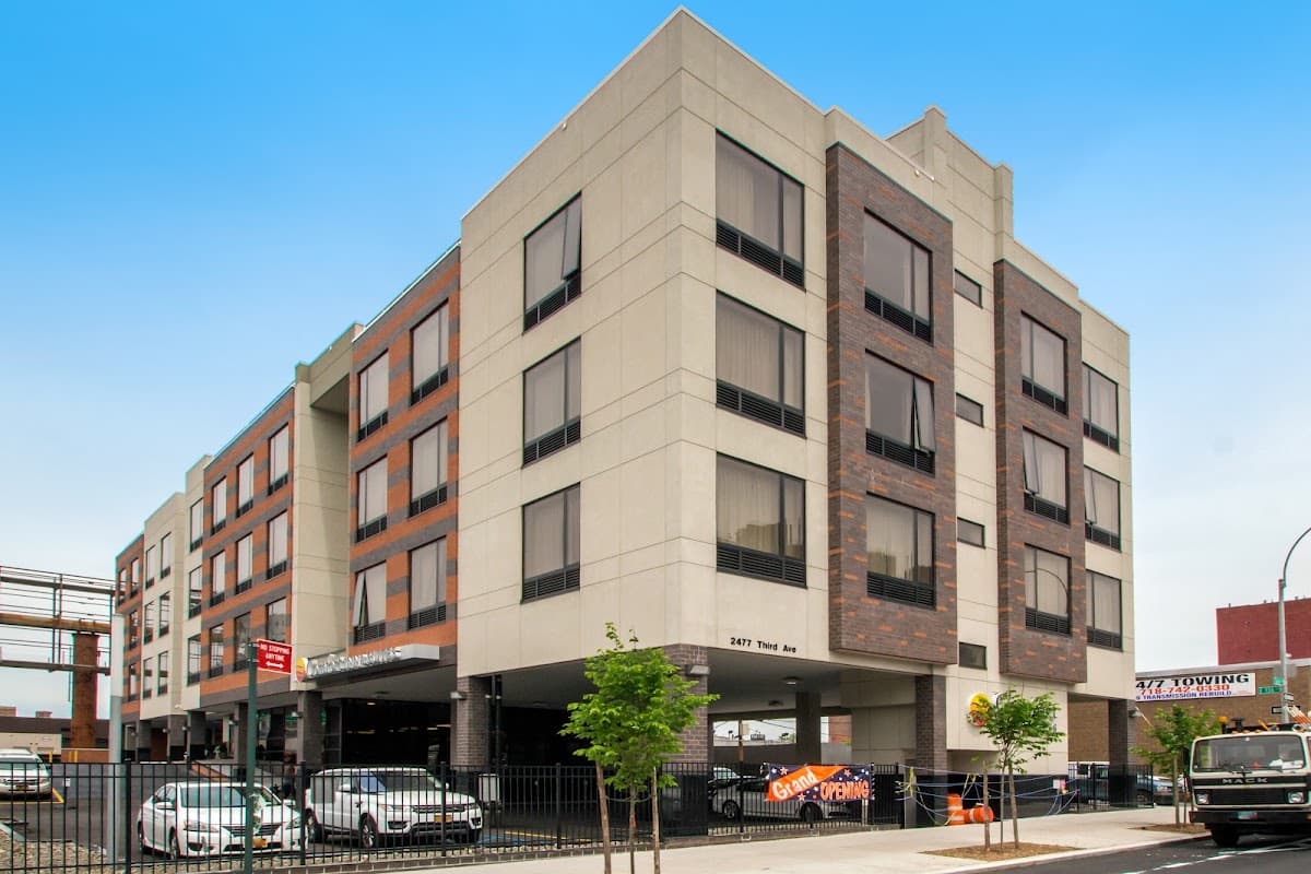 Comfort Inn & Suites, Hotel in Mott Haven