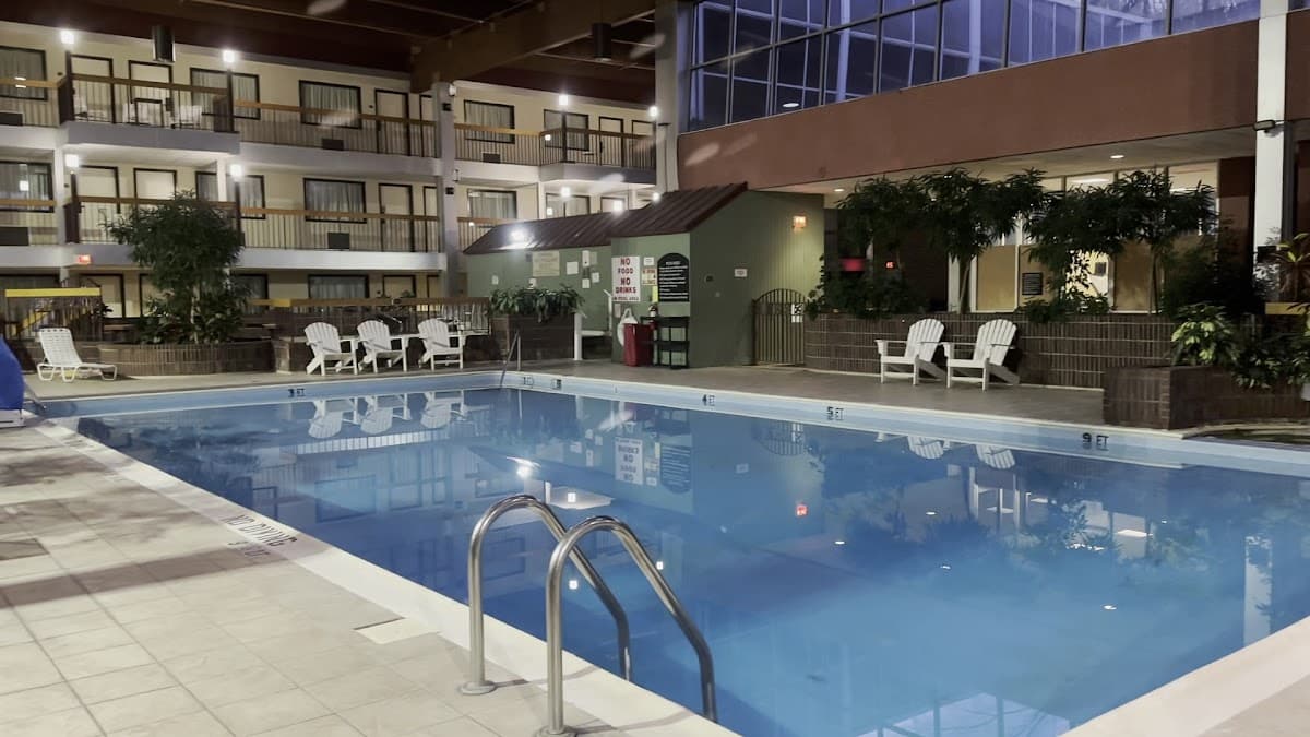 Ramada Beaver Falls, Hotel in Big Beaver
