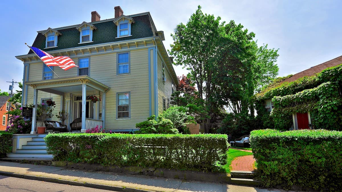 Yankee Peddler Inn, Guesthouse in Newport