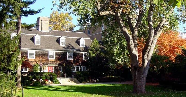 Nassau Inn (via Wikimedia Commons, Public domain)