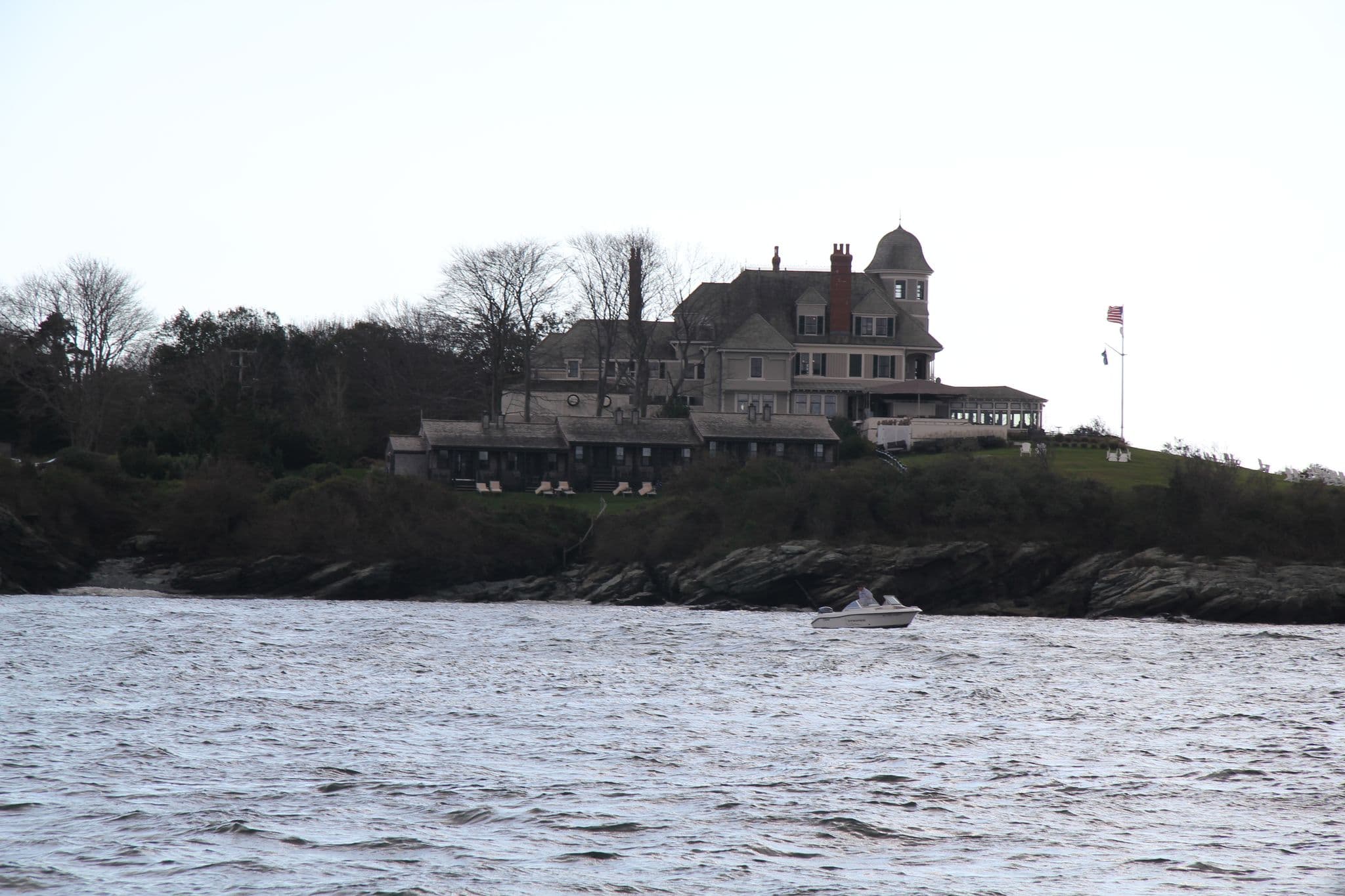 Street view near Castle Hill Inn, Newport — © popple (CC BY-SA · Mapillary)