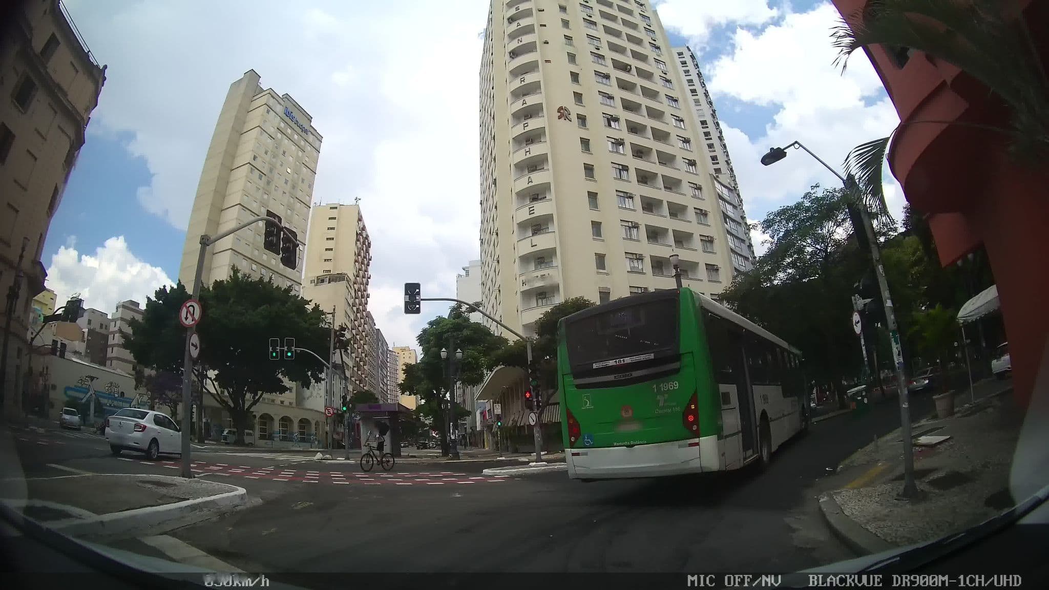 Street view near San Michel Hotel, Republica — © kaart_2 (CC BY-SA · Mapillary)