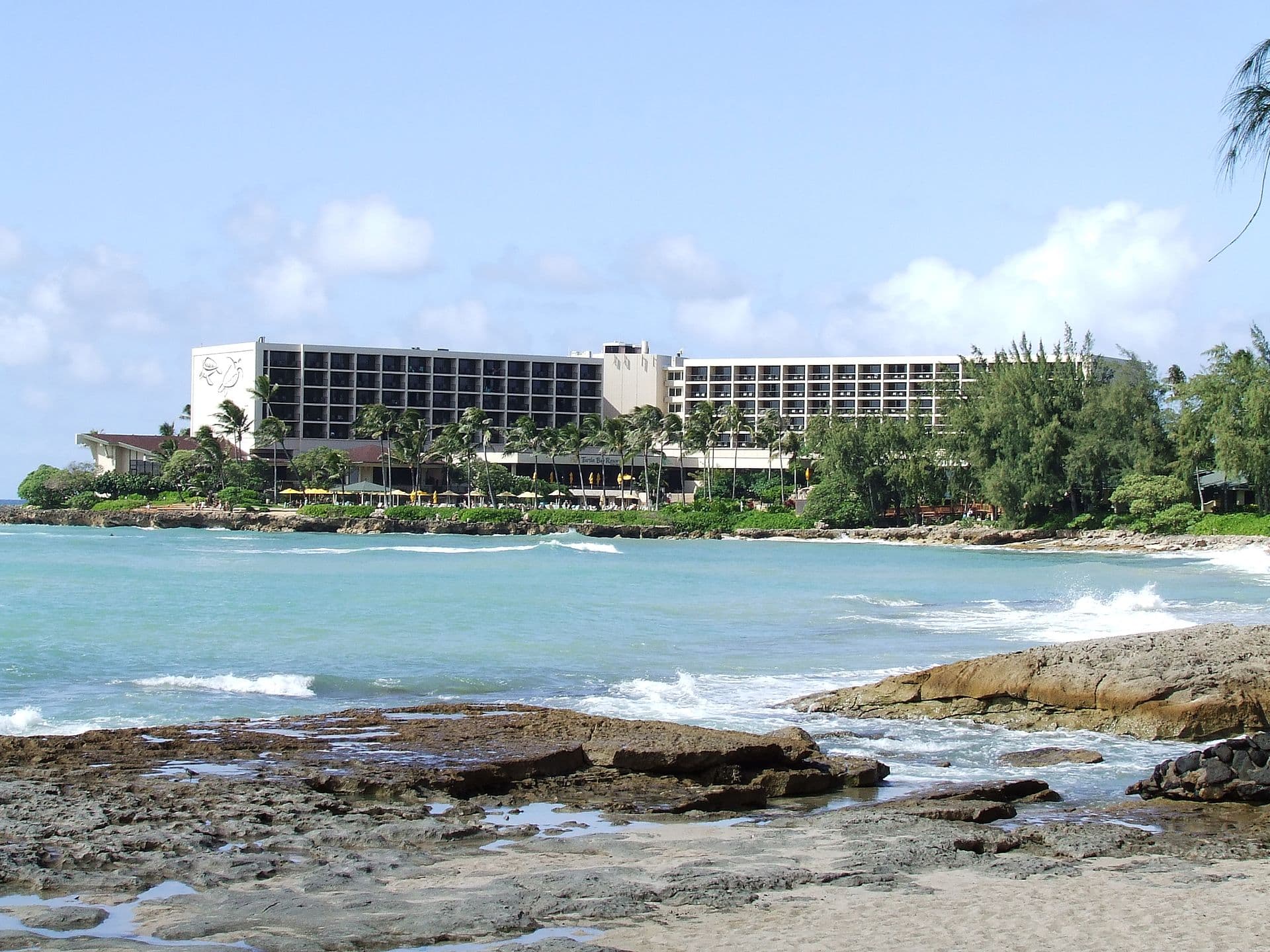 The Ritz Carlton O’ahu, Turtle Bay (via Wikimedia Commons, CC BY 2.0)
