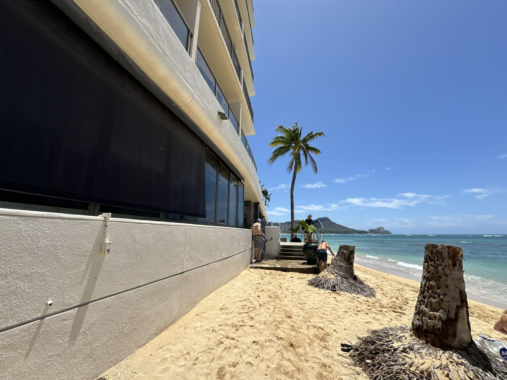 Street view near Outrigger Reef Waikiki Beach Resort, Waikīkī — © filipb (CC BY-SA · Mapillary)