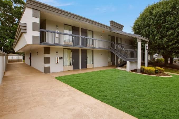 Clarion Pointe, Hotel in Morrow