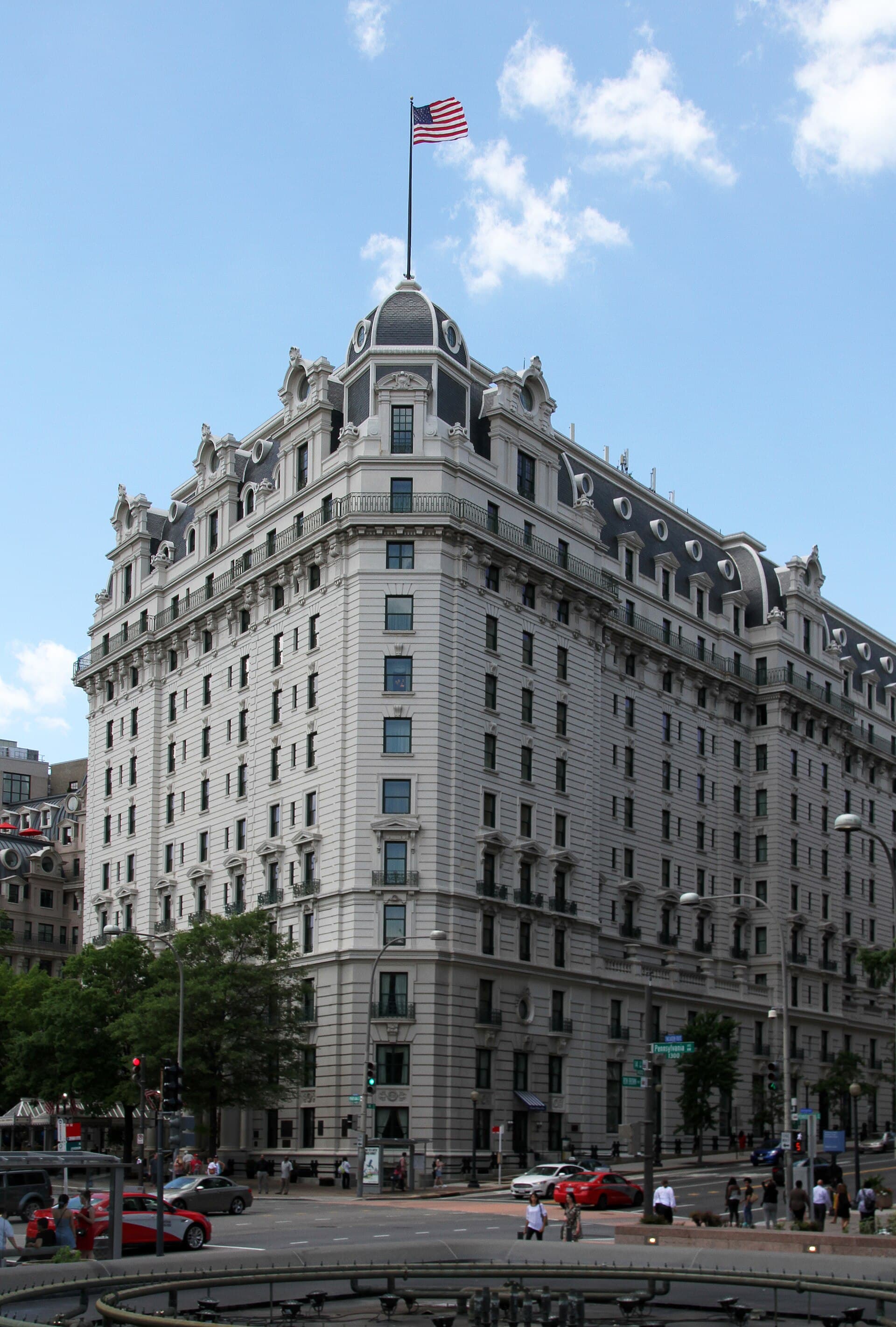 Willard InterContinental Hotel (via Wikimedia Commons, CC BY 2.0)