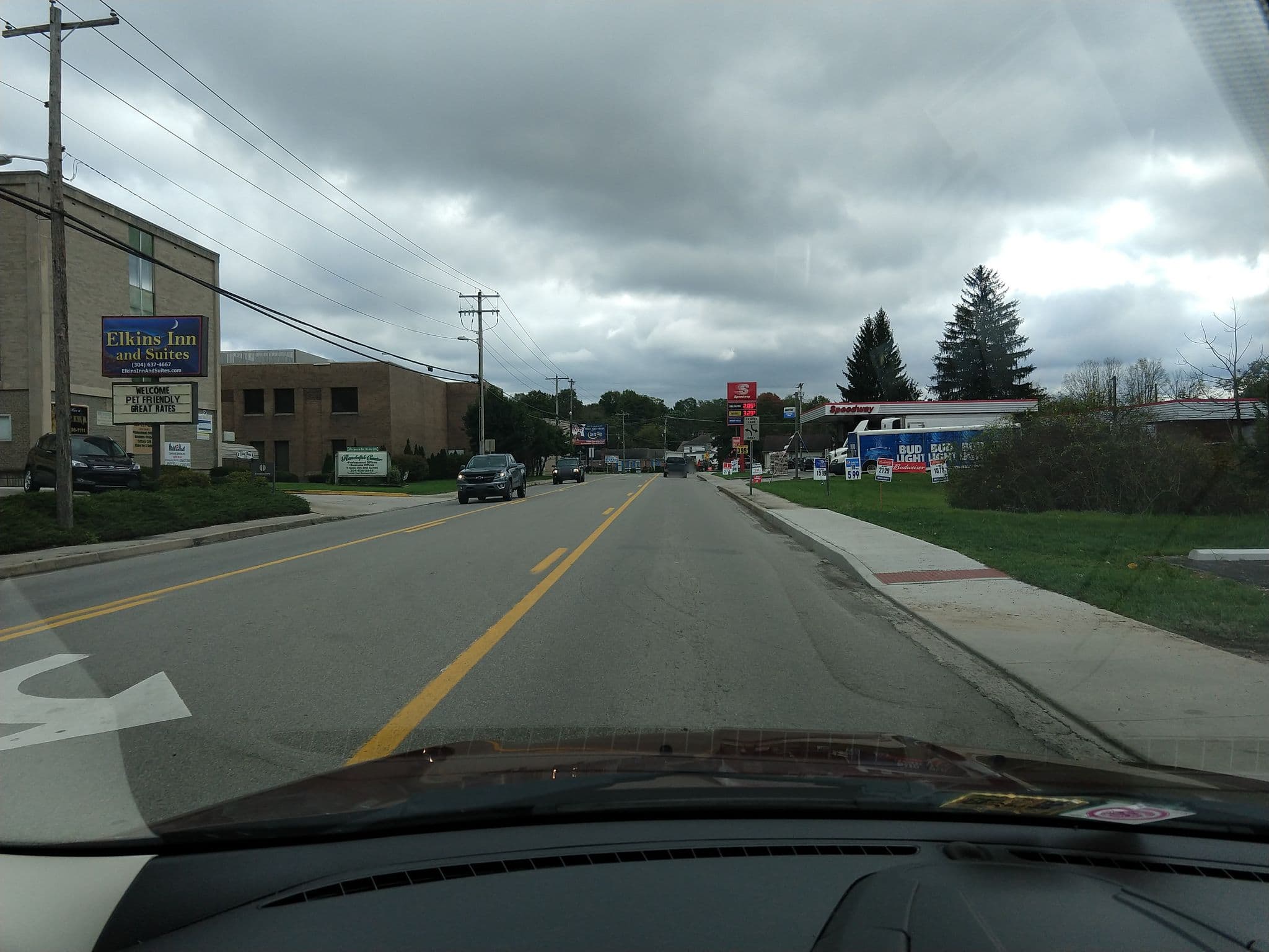 Street view near Days Inn & Suites, Elkins — © kwrigh01 (CC BY-SA · Mapillary)