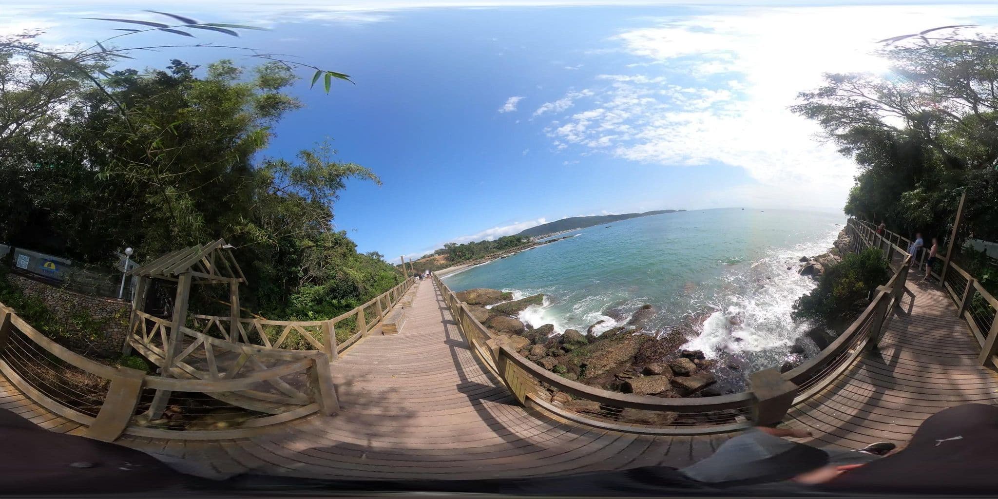 Street view near Bombinhas Tourist Apart Hotel, Bombinhas — © jaderbavaresco (CC BY-SA · Mapillary)