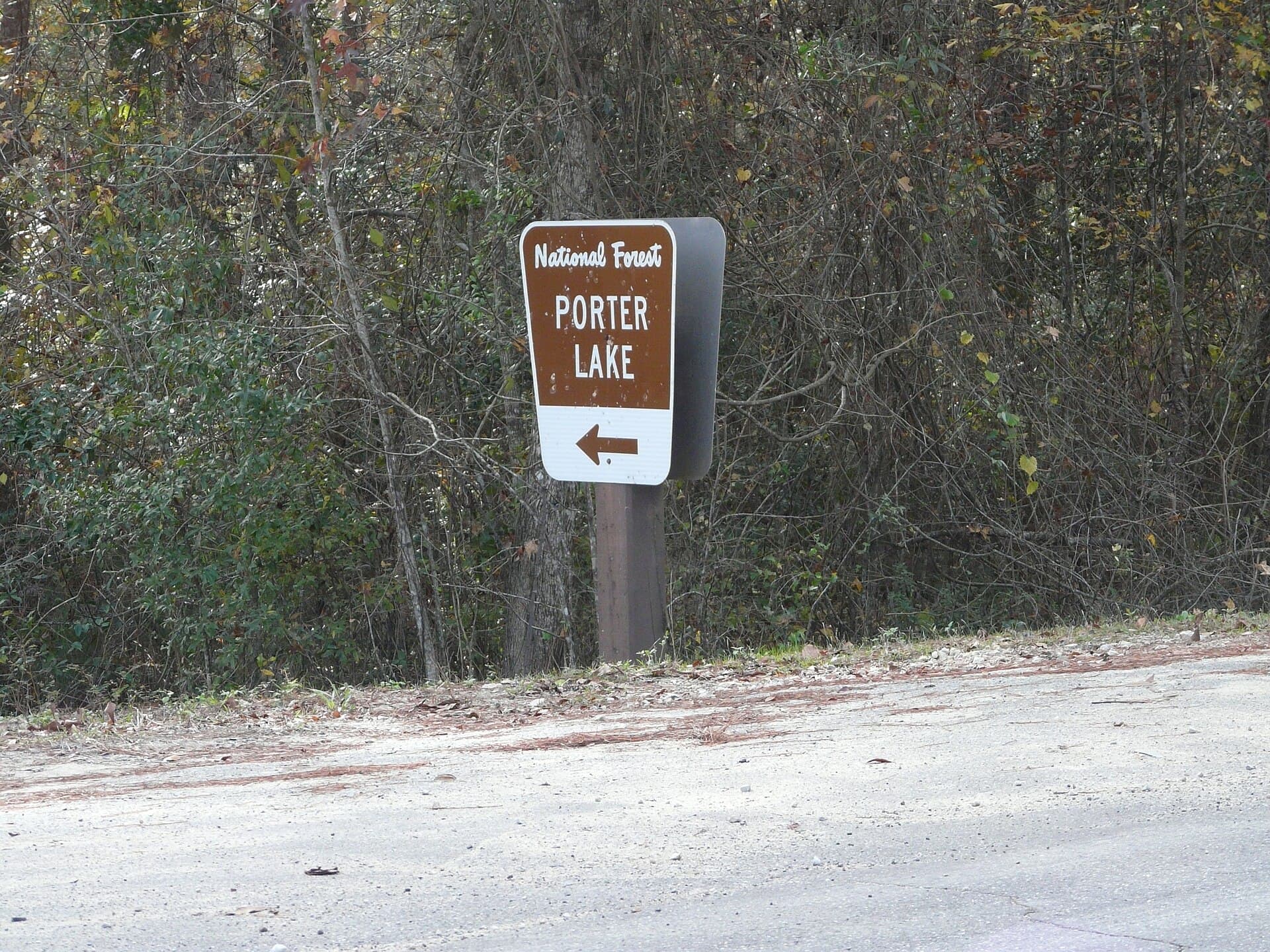 Porter Lake Campground (via Wikimedia Commons, CC BY-SA 4.0)
