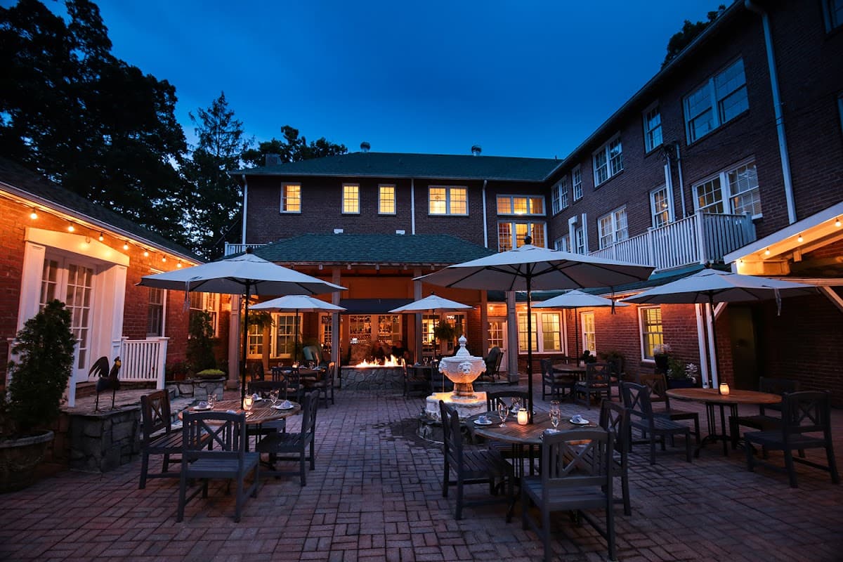 The Monte Vista Hotel, Motel in Black Mountain