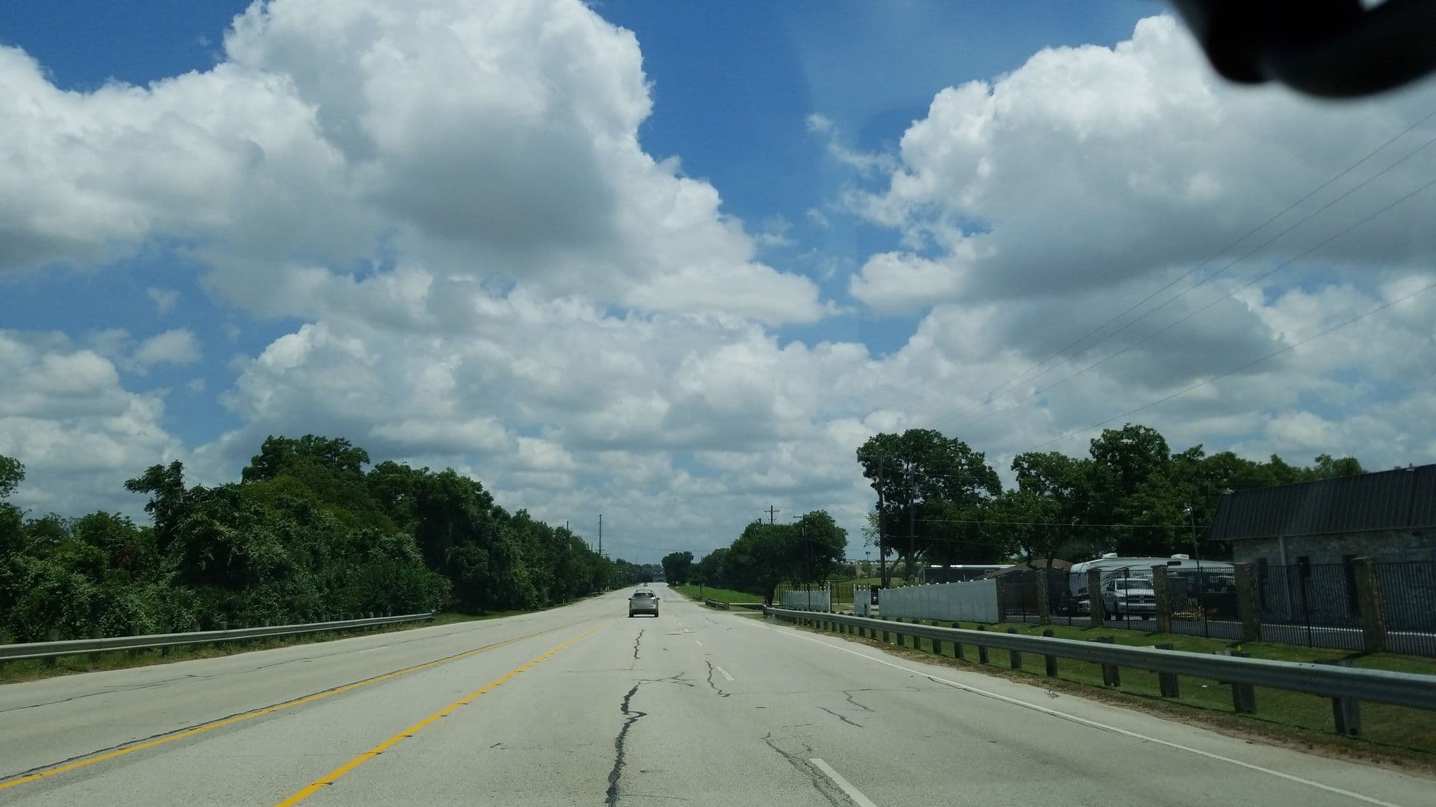 Street view near Sandy Lake RV Resort, Carrollton — © charlie7842 (CC BY-SA · Mapillary)