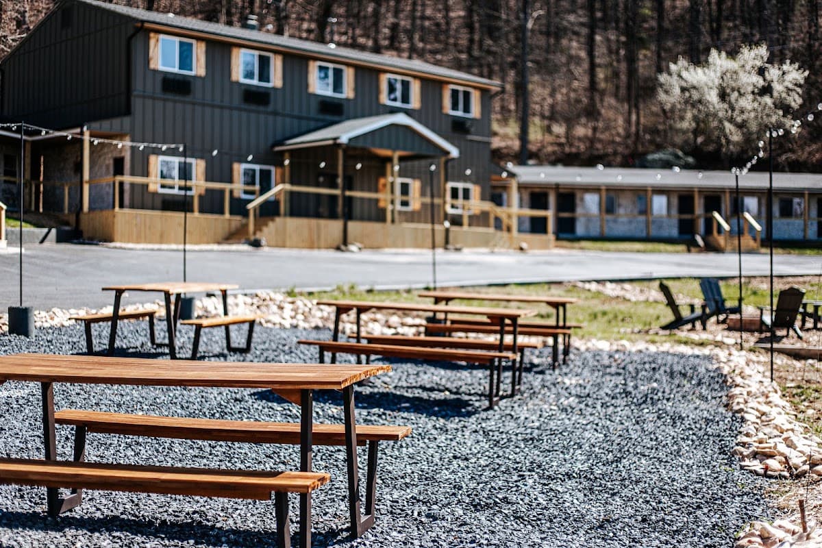 Grey Pine Lodge, Motel in Waynesboro