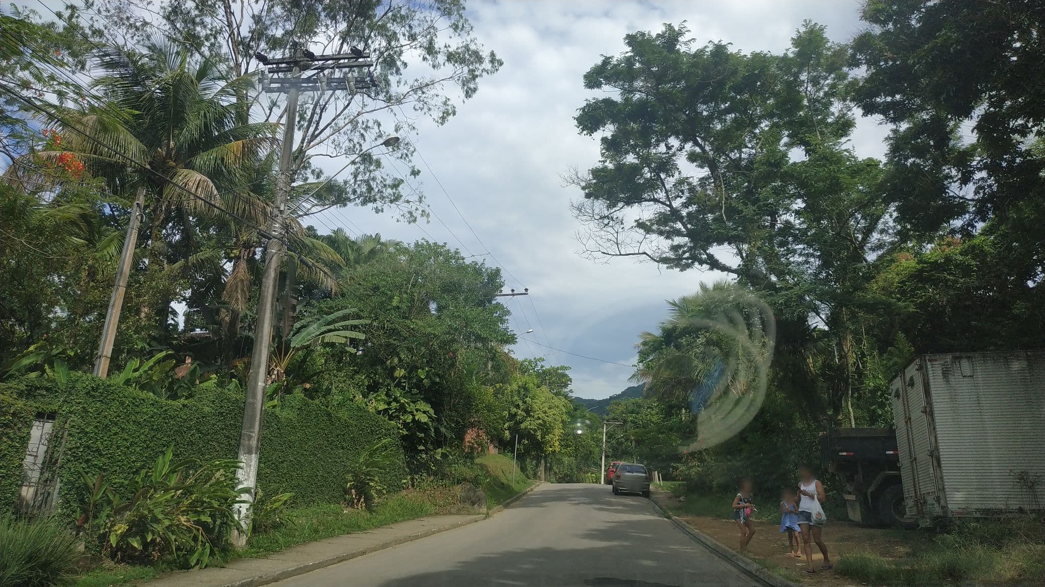 Street view near L'Eden Pousada Boutique, Ilhabela — © brunolemos (CC BY-SA · Mapillary)