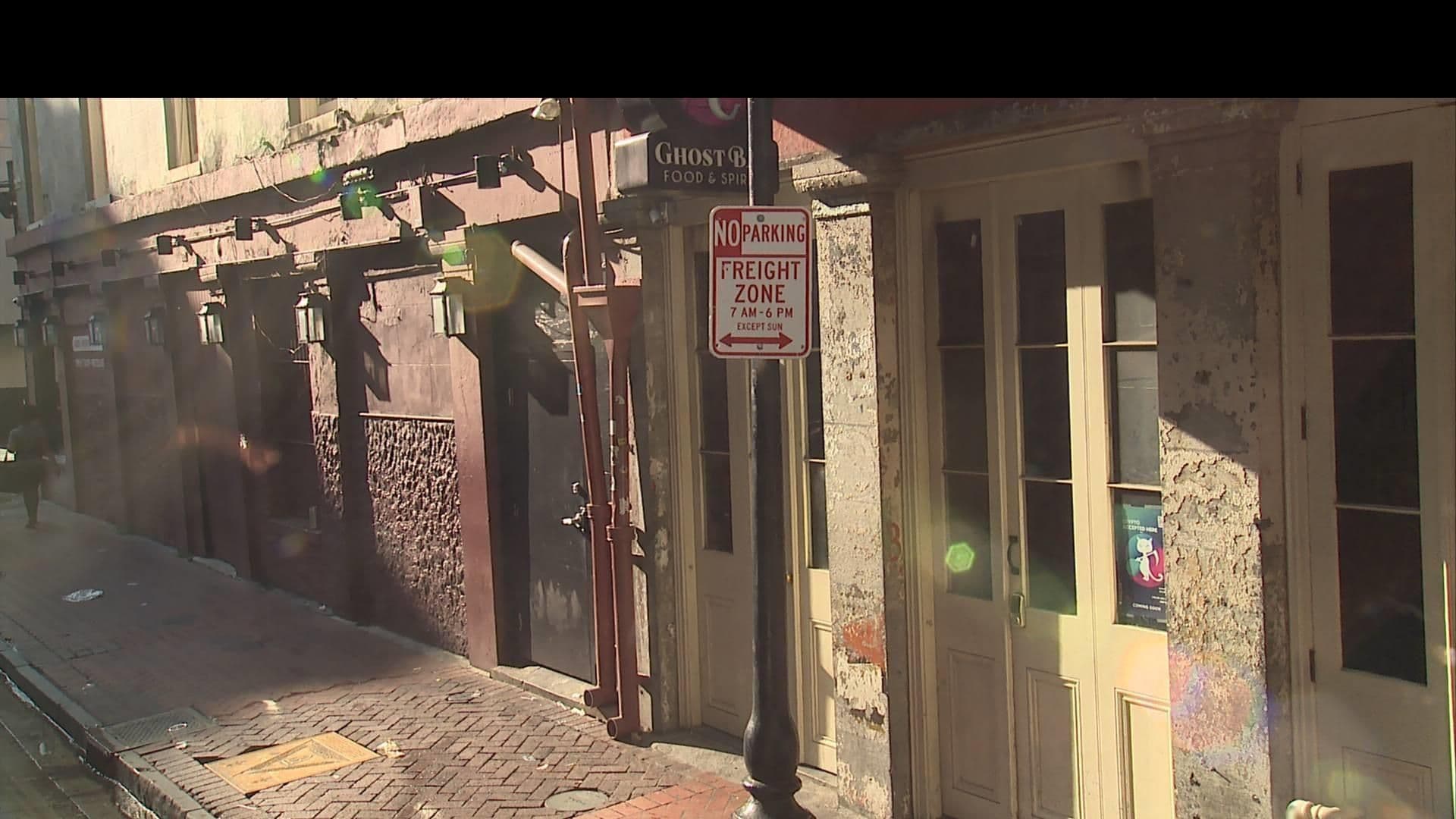 Street view near Quarter House, New Orleans