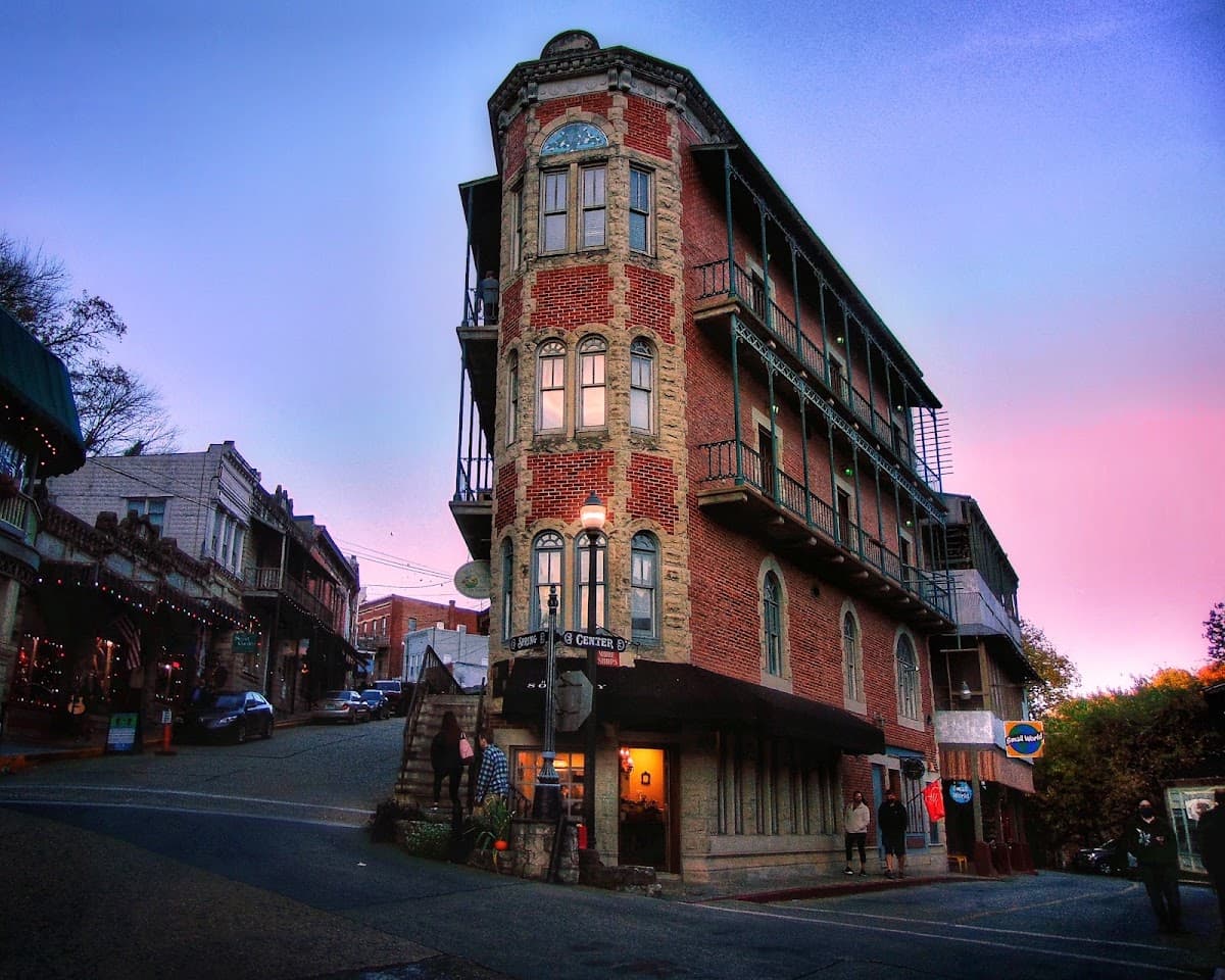 Flatiron Flats, Guesthouse in Eureka Springs