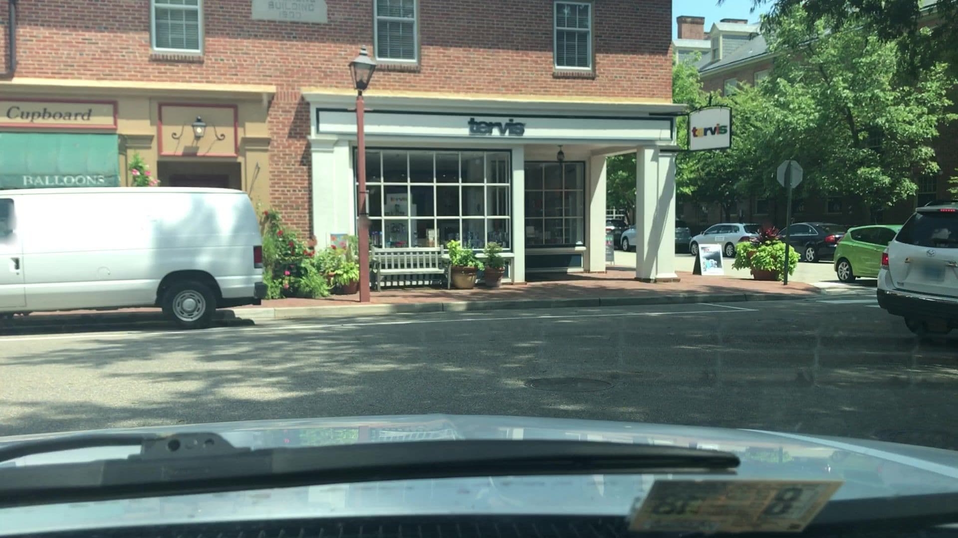 Street view near Fife and Drum Inn, Gloucester Point