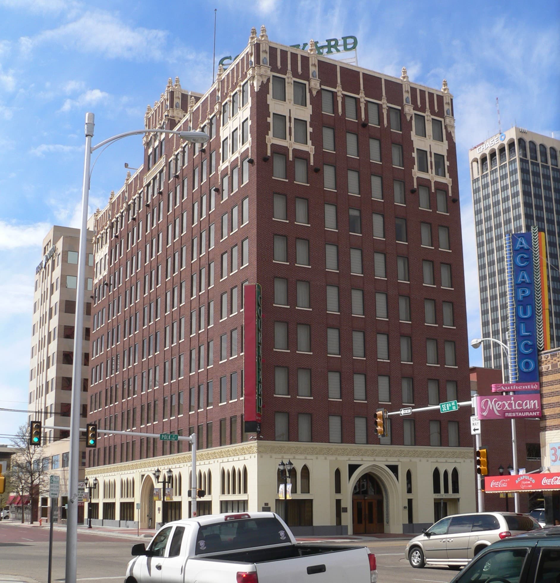 Courtyard Amarillo Downtown (via Wikimedia Commons, CC0)