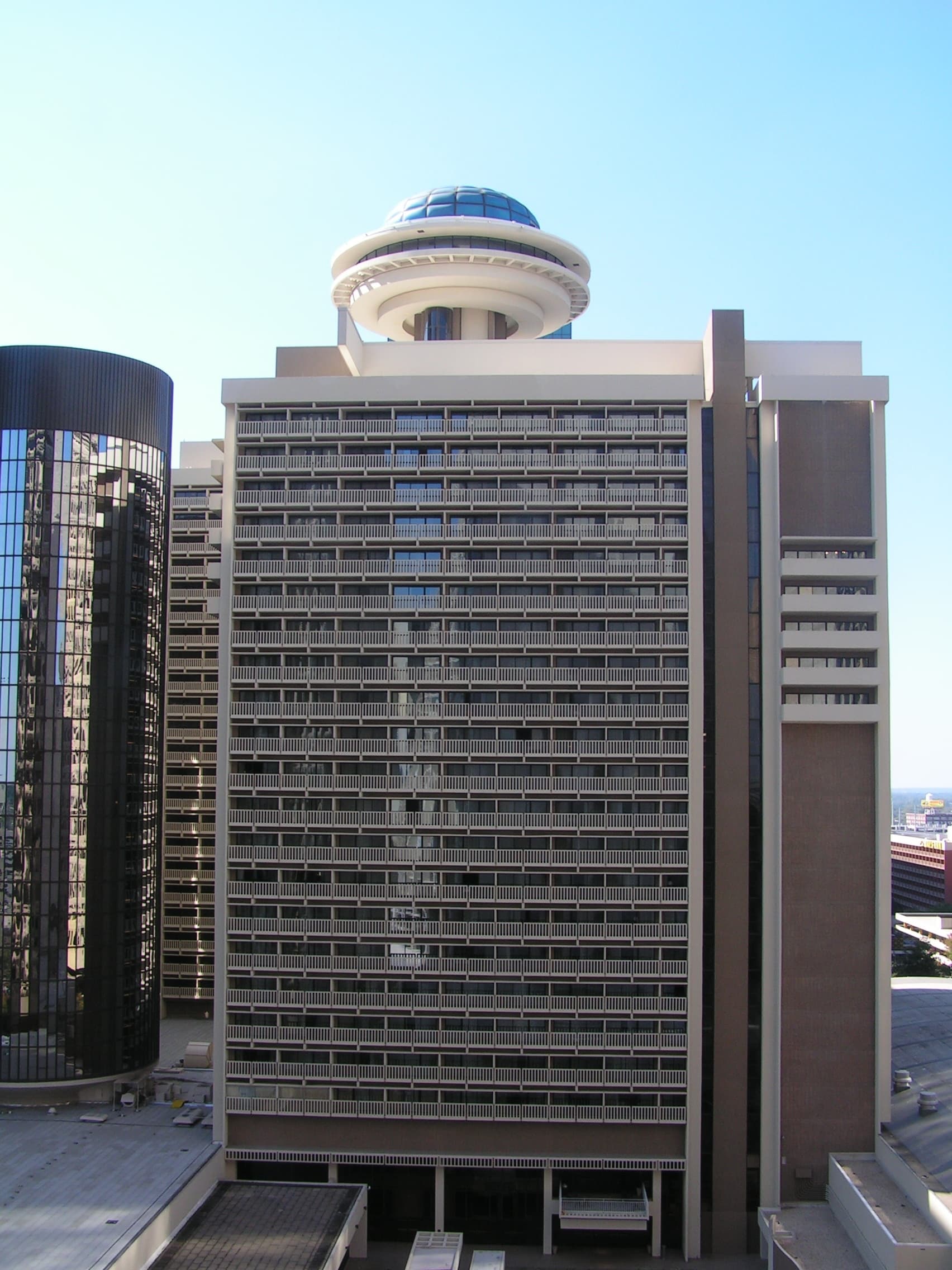 Hyatt Regency Atlanta (via Wikimedia Commons, CC BY-SA 3.0)