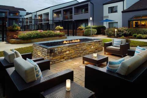Courtyard Raleigh Midtown, Hotel in West Raleigh