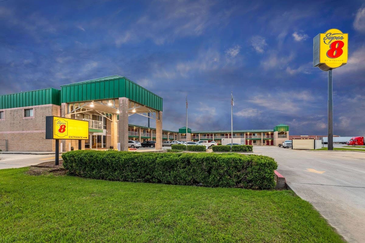Super 8 by Wyndham Seguin, Motel in Seguin