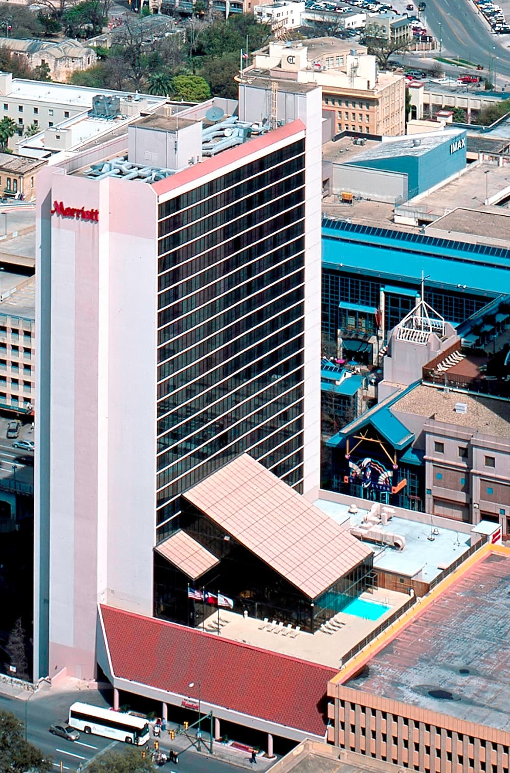 Marriott Riverwalk (via Wikimedia Commons, Public domain)