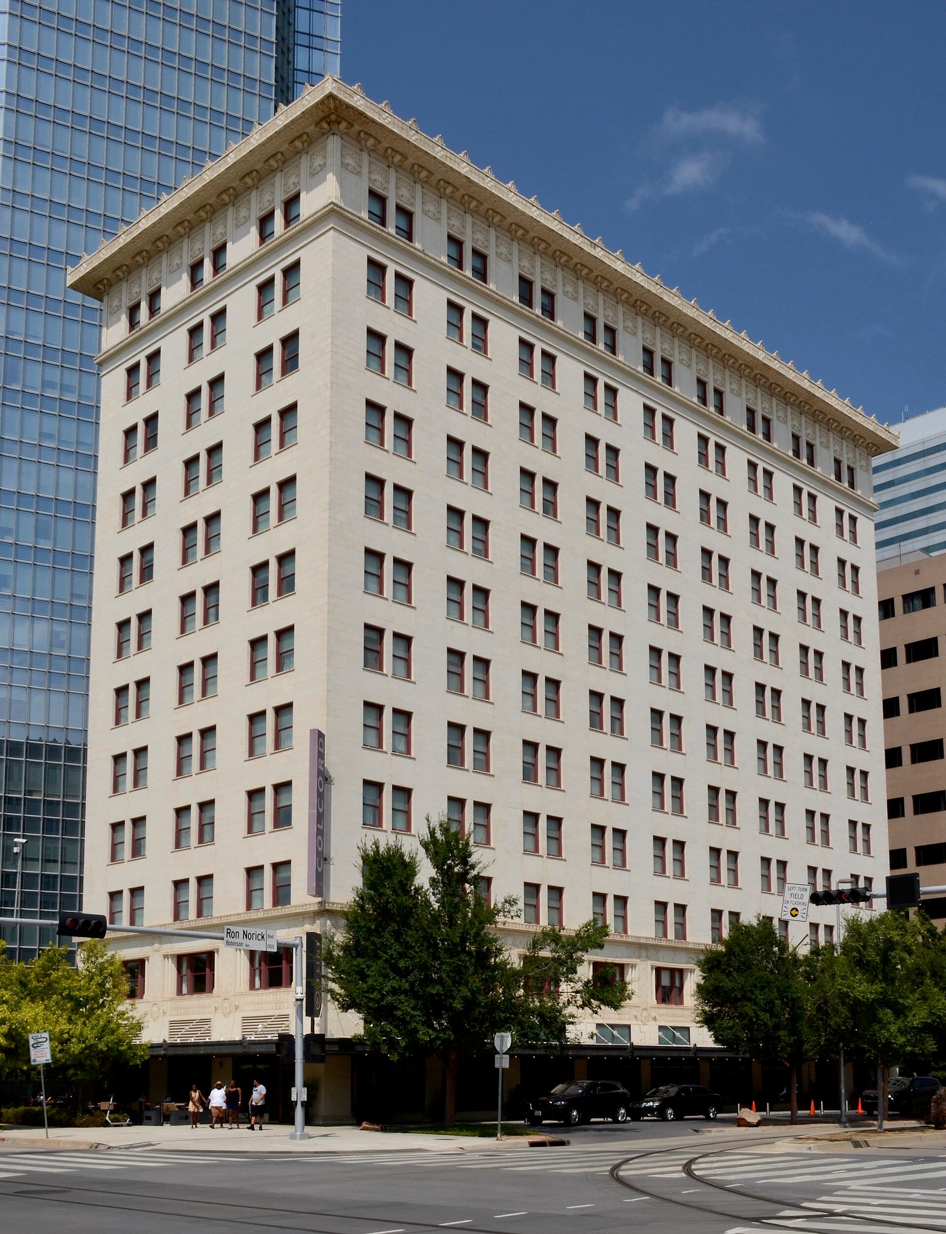 Colcord Hotel (via Wikimedia Commons, CC BY-SA 4.0)