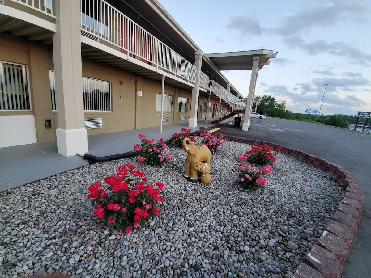 Big Spring Inn, Motel in Madisonville