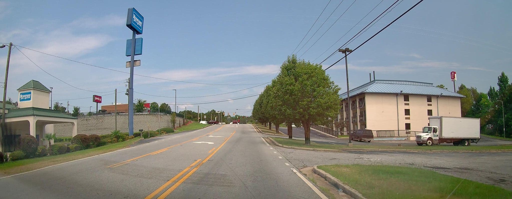 Street view near Rodeway Inn & Suites, Macon — © lordsutch (CC BY-SA · Mapillary)