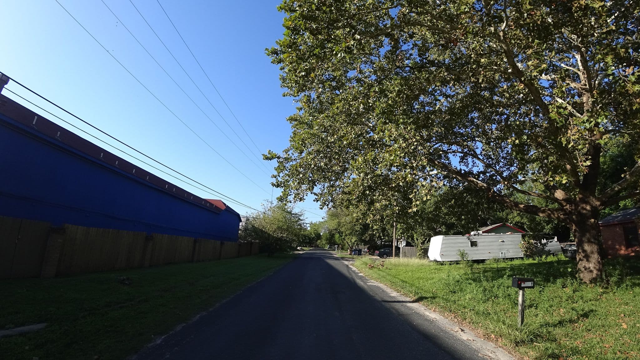 Street view near Austin Village Motor Inn, University of Texas — © mly_aus04 (CC BY-SA · Mapillary)