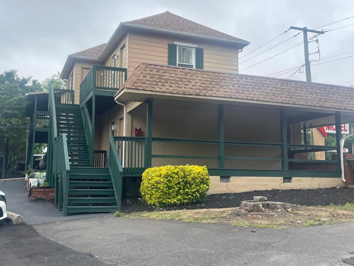 White Elk Hotel, Motel in West Elkridge