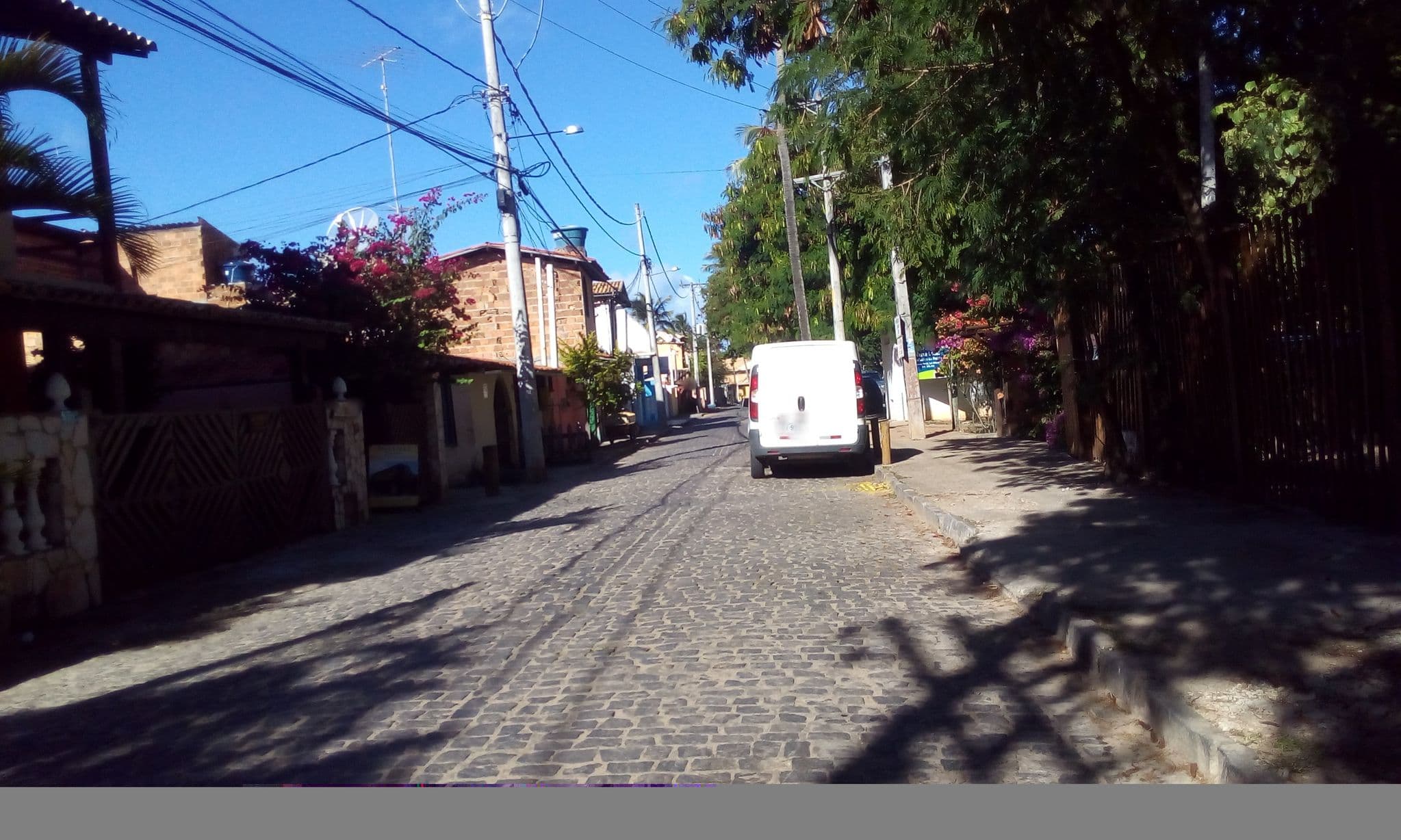 Street view near Pousada Montreux, Dias d'Ávila — © CaioSergio (CC BY-SA · Mapillary)