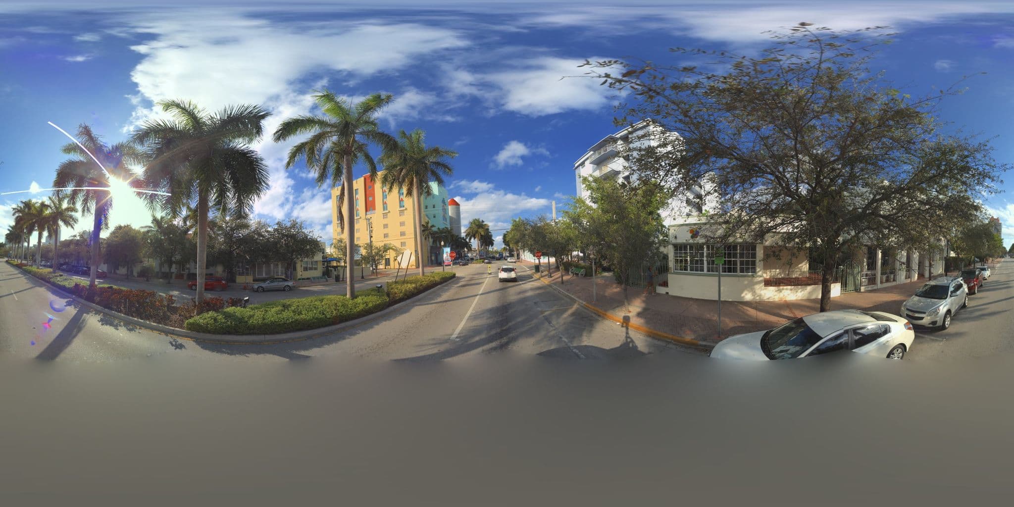 Street view near Hotel Casa Coloretta, Miami Beach