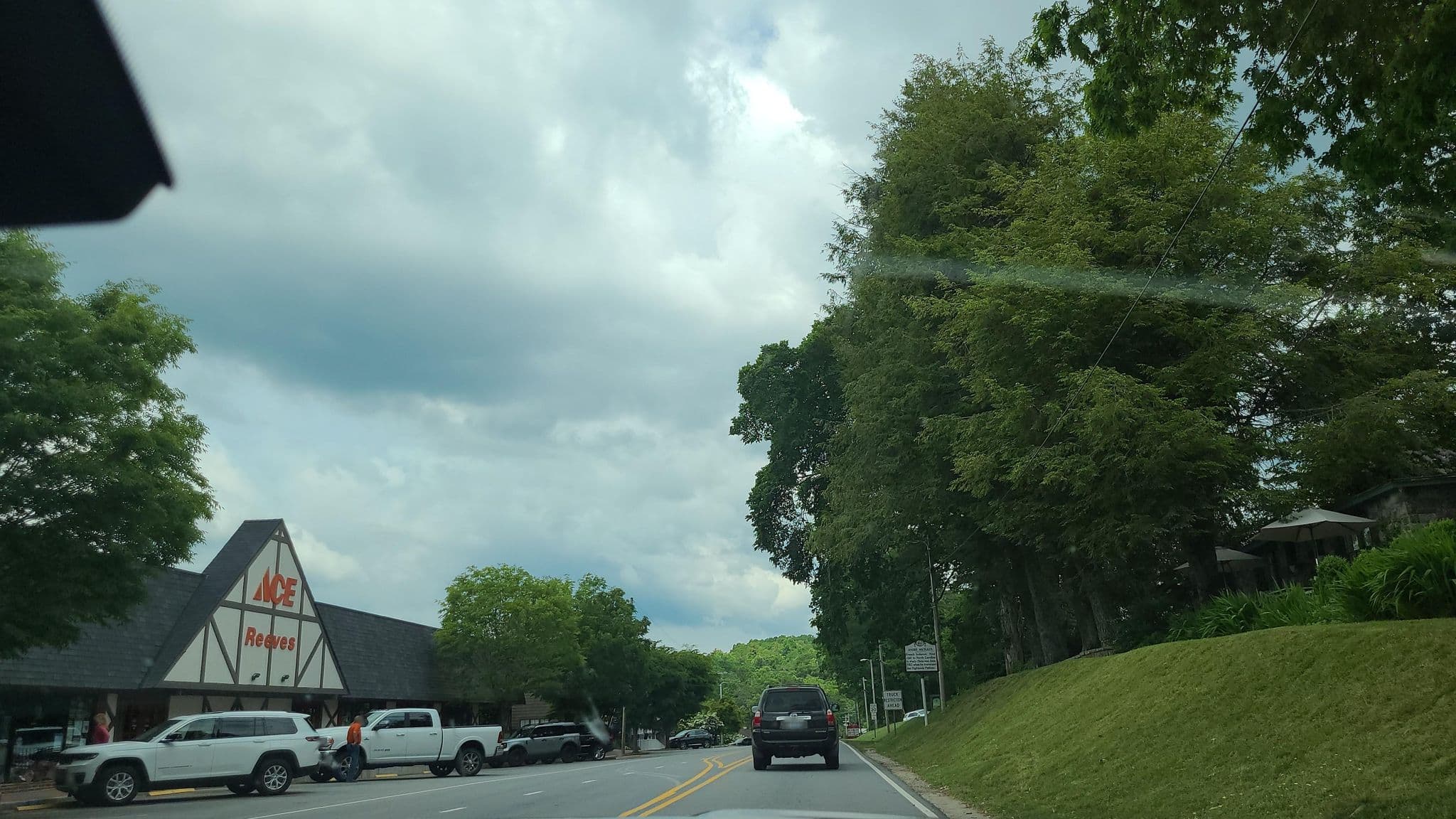 Street view near Highlander Mountain House, Cullowhee — © jacklehoullier (CC BY-SA · Mapillary)