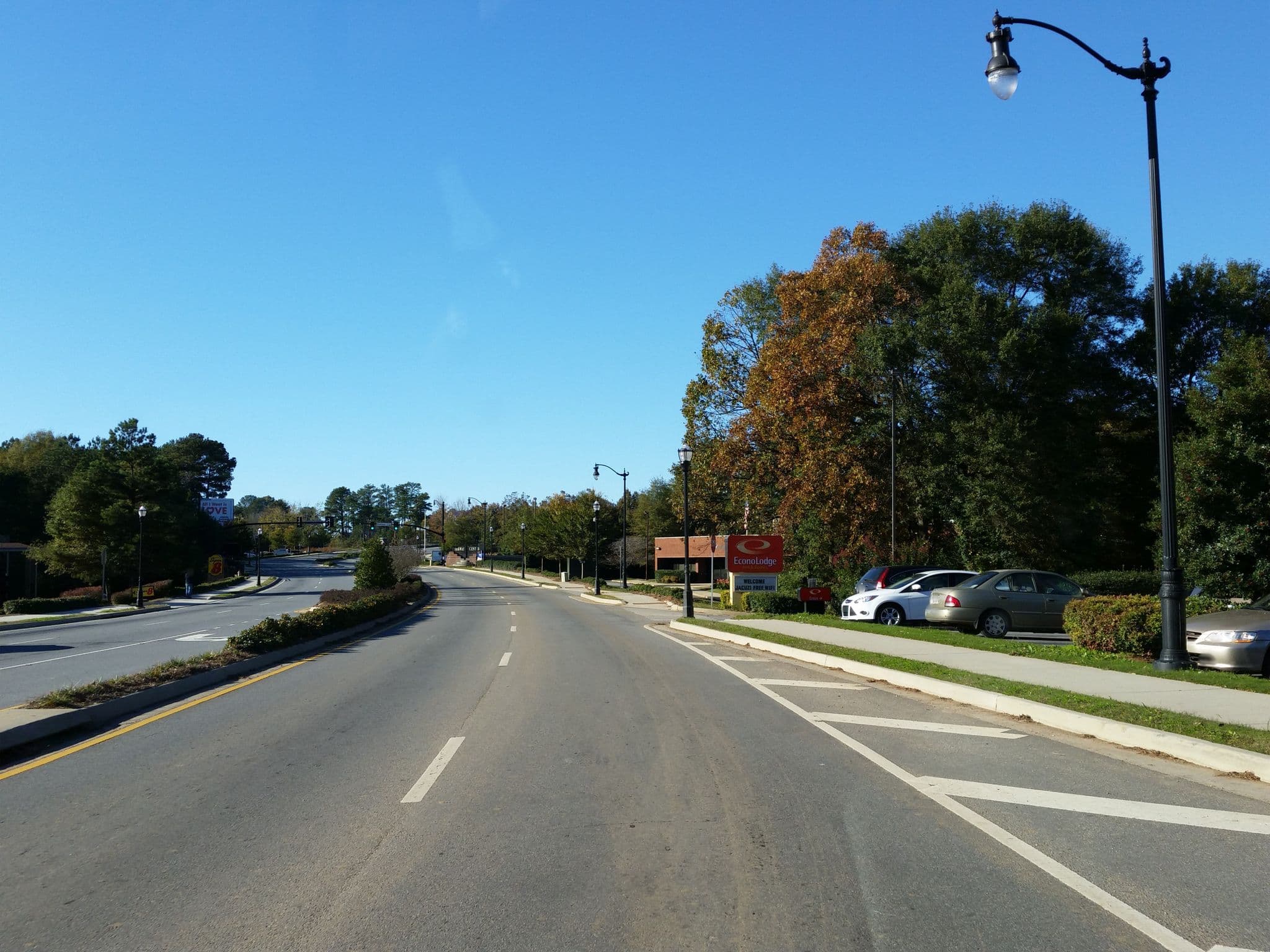 Street view near Econo Lodge Inn & Suites, Marietta — © jackdripper (CC BY-SA · Mapillary)