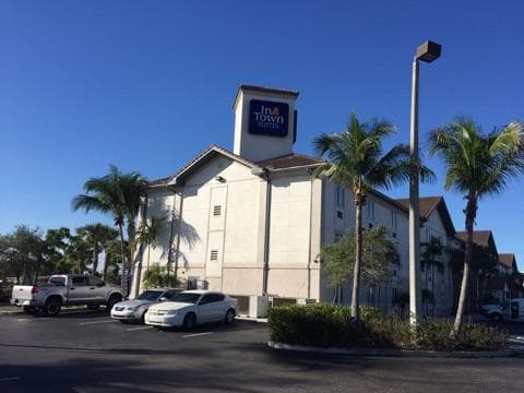 InTown Suites Extended Stay West Palm Beach FL, Hotel in Mangonia Park