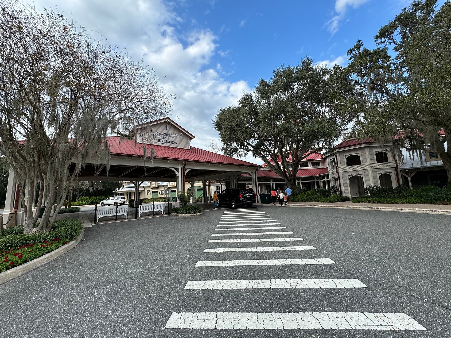 Disney's Port Orleans Riverside Resort (via Wikimedia Commons, CC BY 4.0)