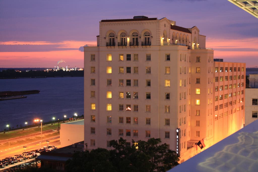 Hilton Baton Rouge Capitol Center (via Wikimedia Commons, CC BY-SA 3.0)