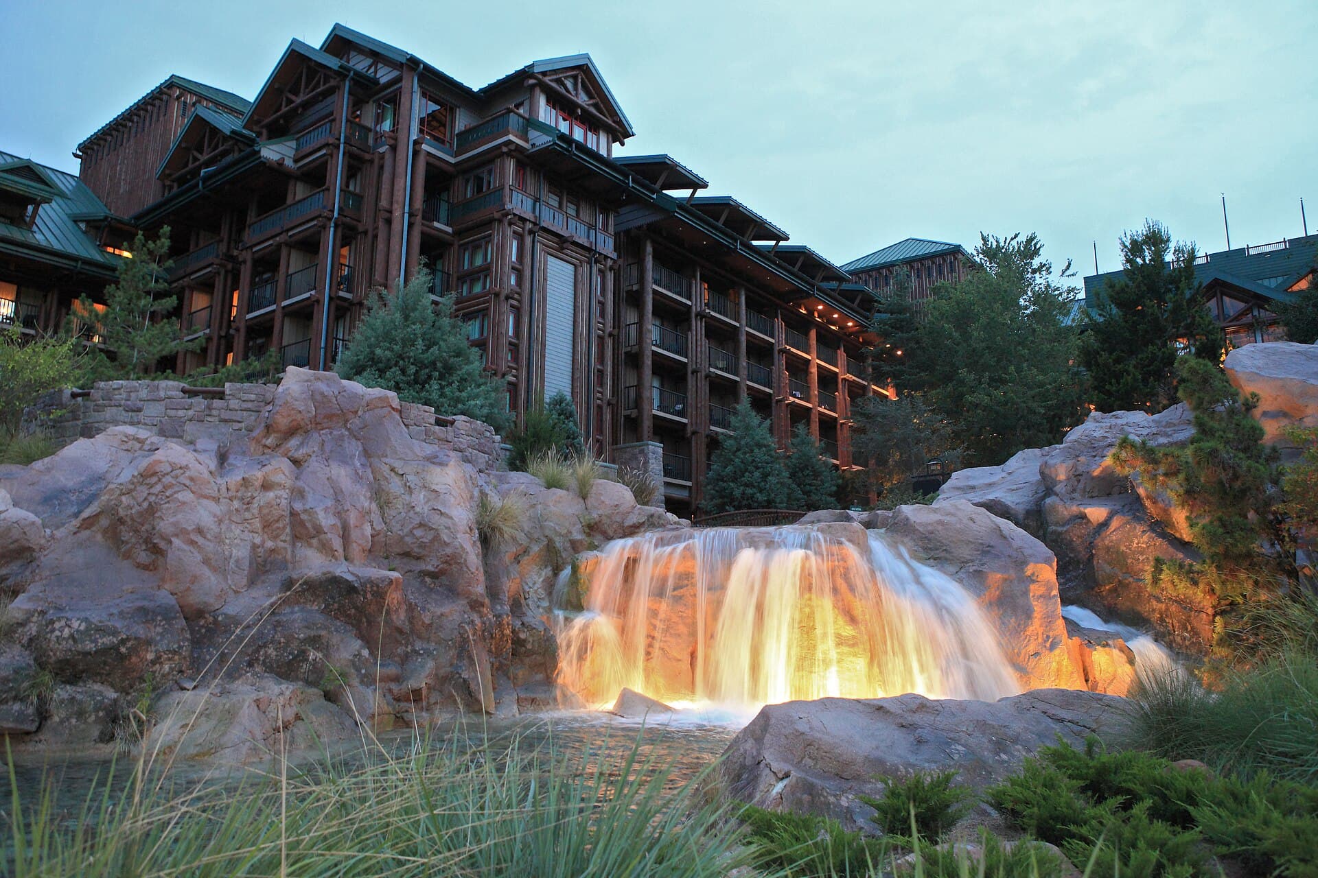 Disney's Wilderness Lodge (via Wikimedia Commons, CC BY 2.0)