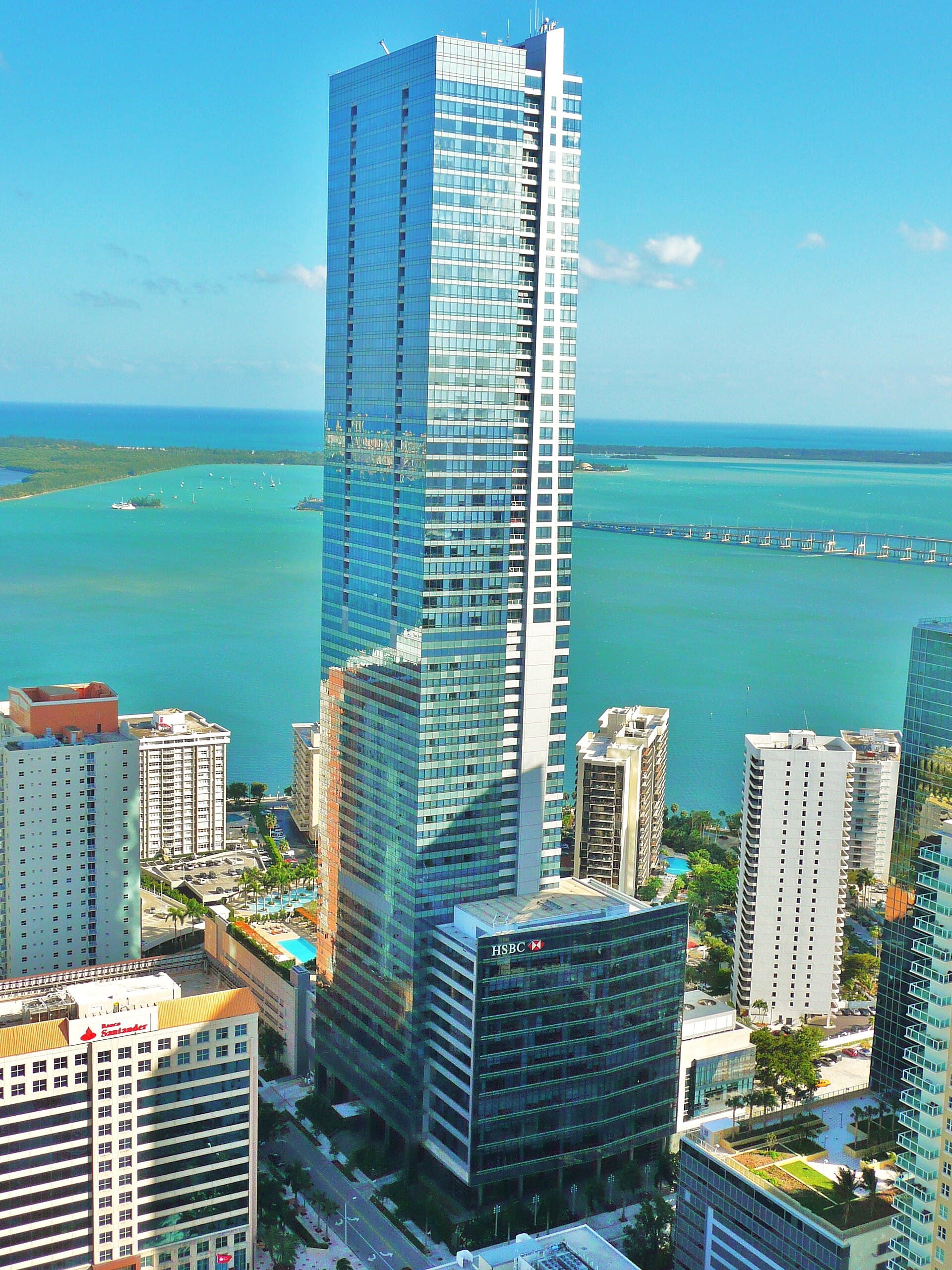 Four Seasons Hotel Miami (via Wikimedia Commons, CC BY 3.0)