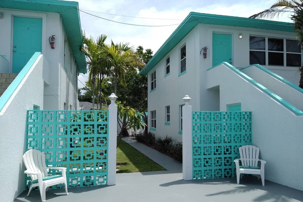 Swashbuckler Motel, Motel in Treasure Island