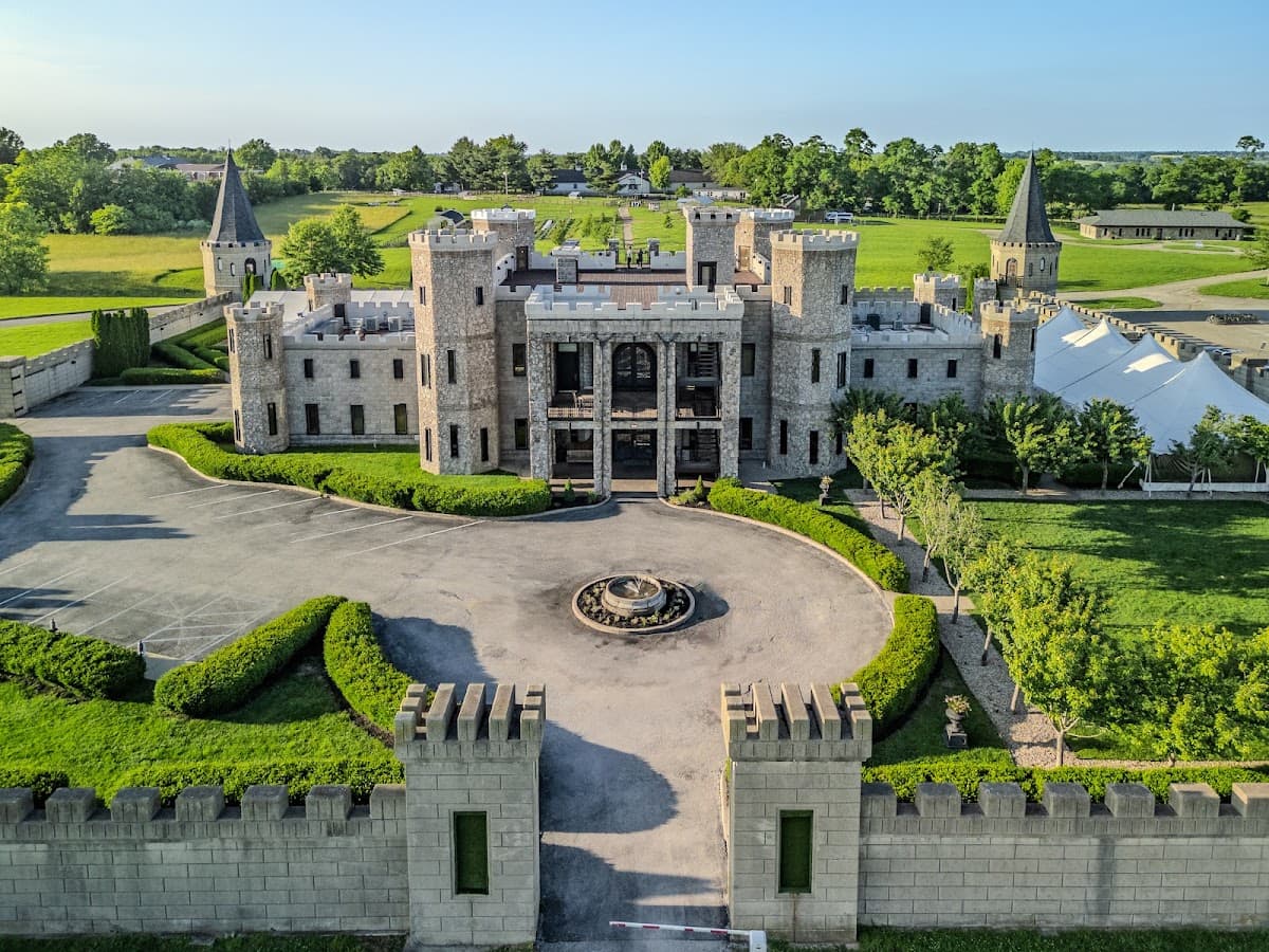 The Kentucky Castle, Hotel in Versailles