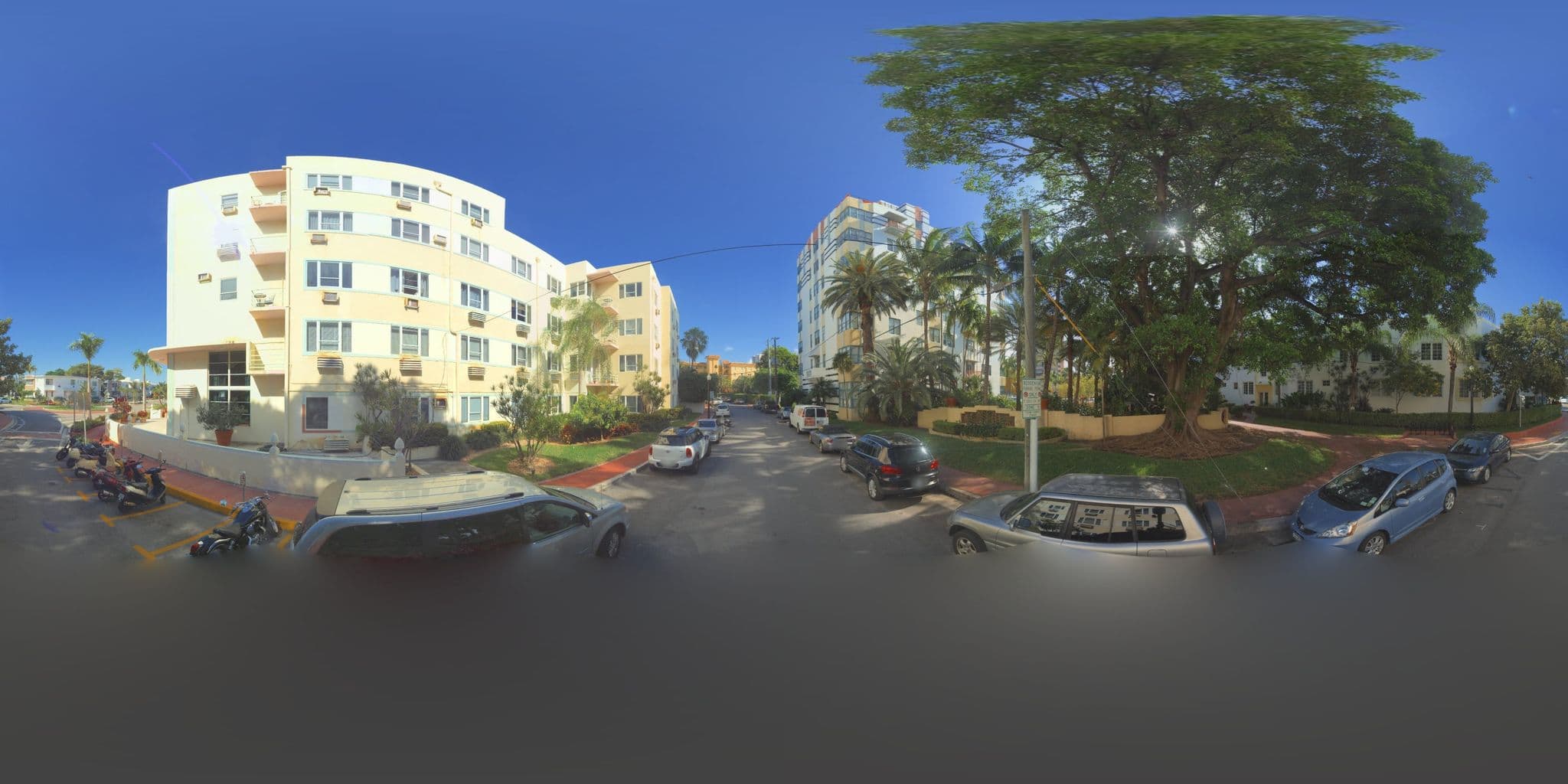 Street view near The Mantell Plaza, Miami Beach