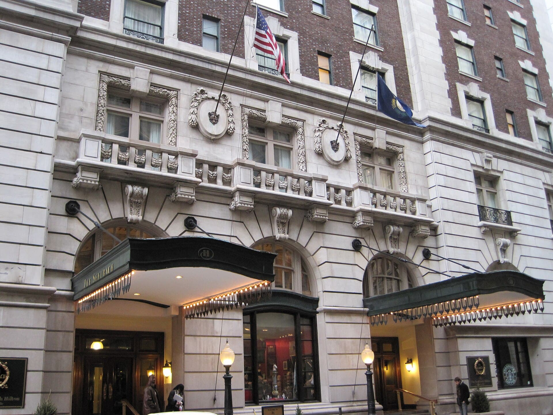 The Seelbach Hilton Hotel (via Wikimedia Commons, CC BY 2.0)