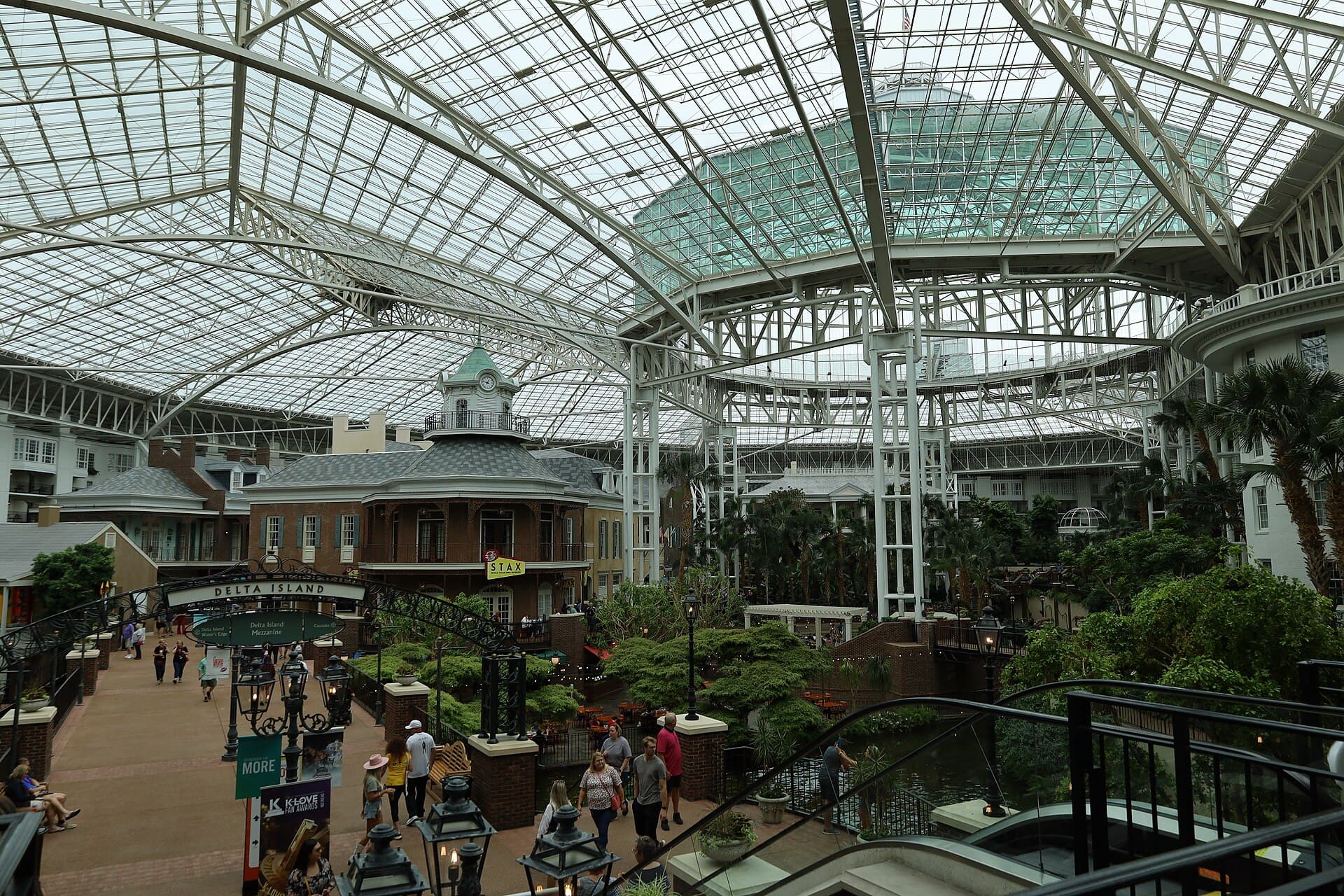 Gaylord Opryland Resort & Convention Center (via Wikimedia Commons, CC BY-SA 4.0)