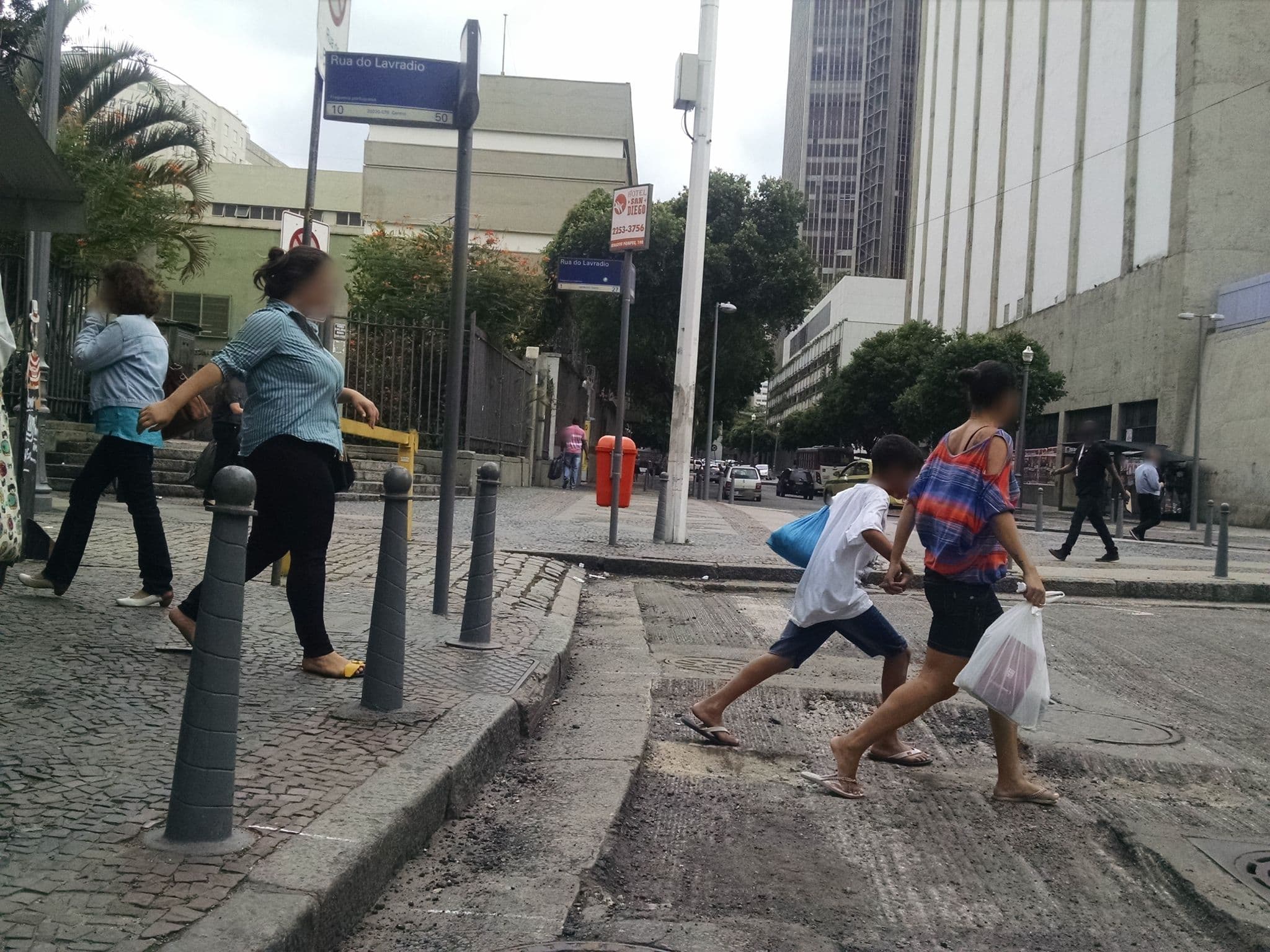 Street view near Hotel Esperança, Rio de Janeiro — © nighto (CC BY-SA · Mapillary)